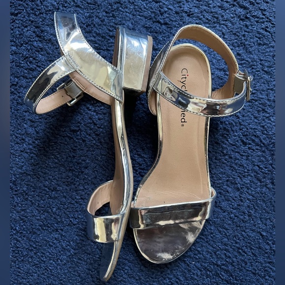 Metallic sandals - Picture 1 of 5